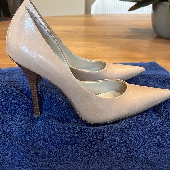 Women’s Guess Nude Pump, Size 7.5 - Picture 4 of 5